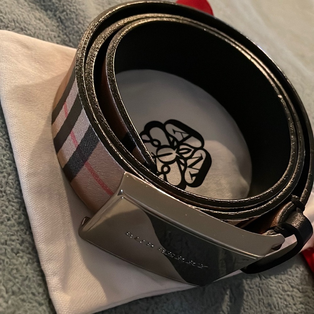 Burberry pattern Belt. Light wearing by notches. NO LOWBALLERS!!!